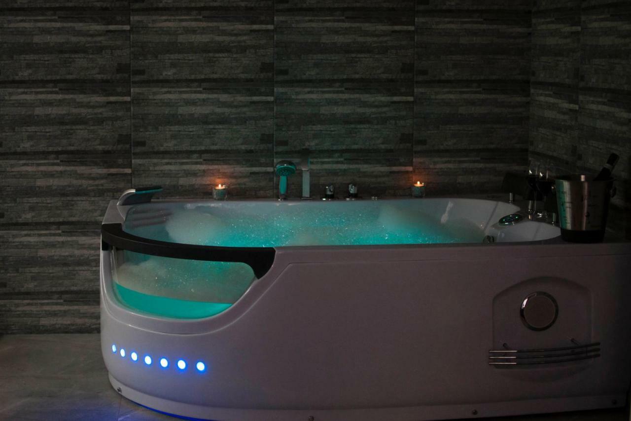Cracow Jacuzzi Apartments - Silver Room 크라쿠프 외부 사진