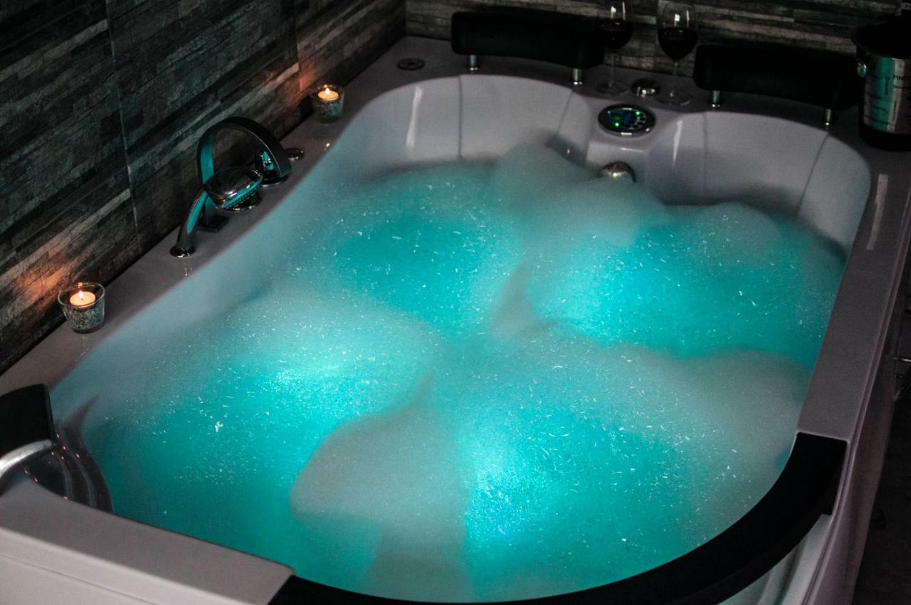 Cracow Jacuzzi Apartments - Silver Room 크라쿠프 외부 사진